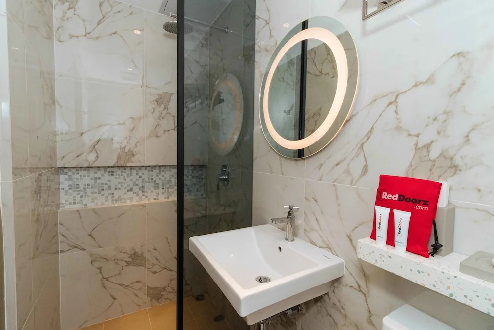 RedDoorz Premium near UST Hospital