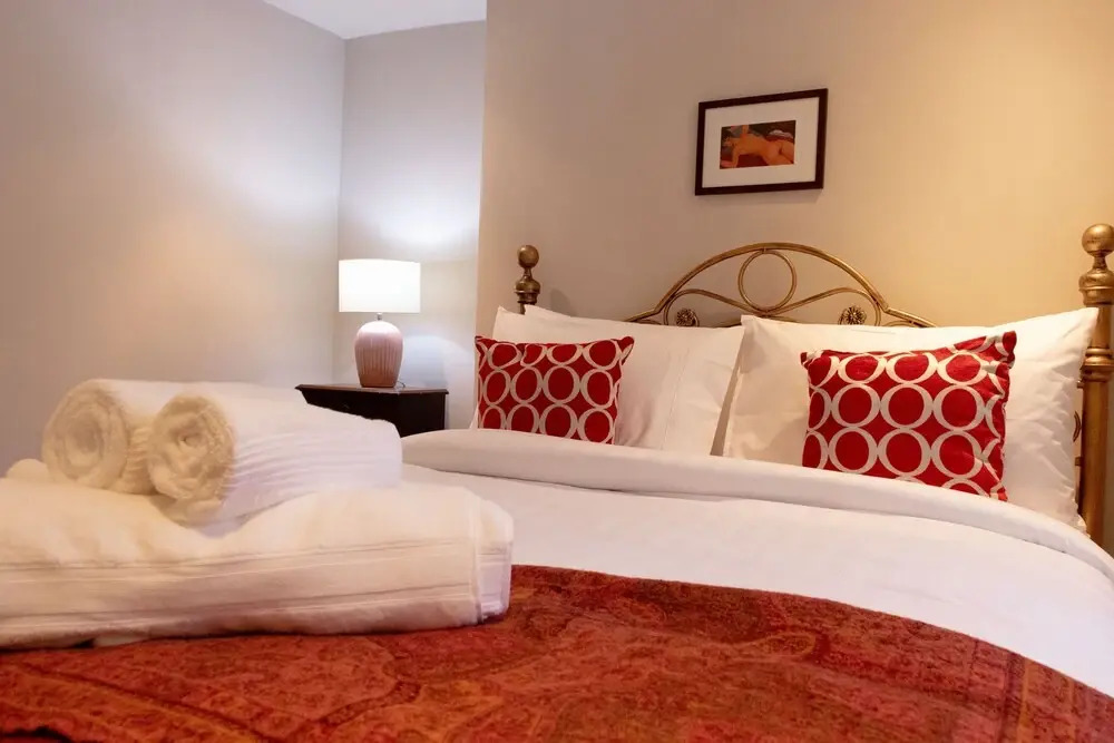 Trendy Two Bed Apartment With Private Garden