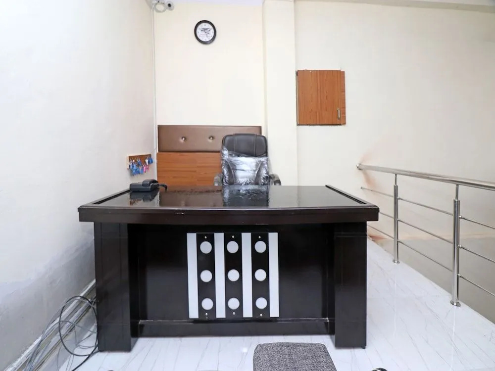 OYO 22917 Cgr Residency