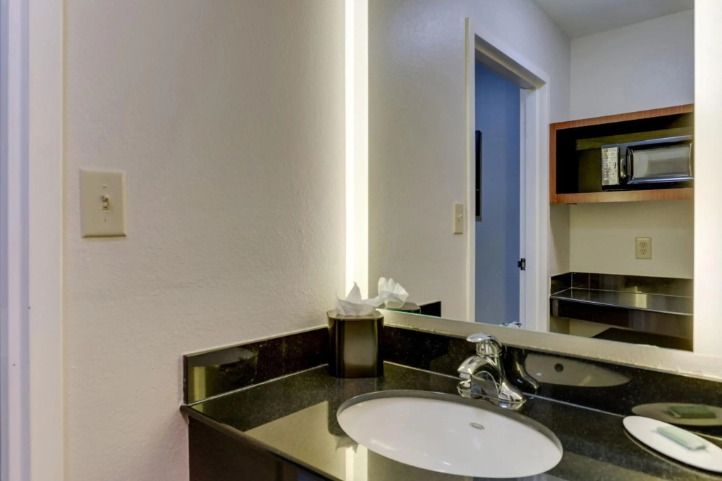 Best Western Plus Las Colinas Inn & Suites