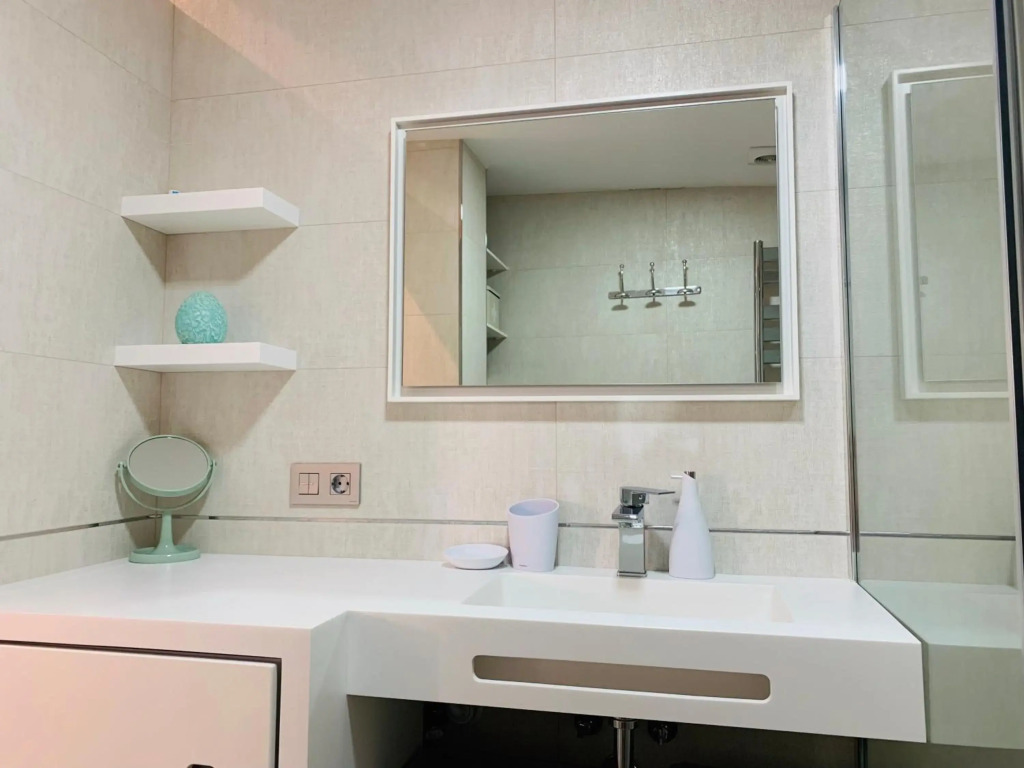 Cathedral Studio, Luxury studio in Cathedral area, Parking Optional
