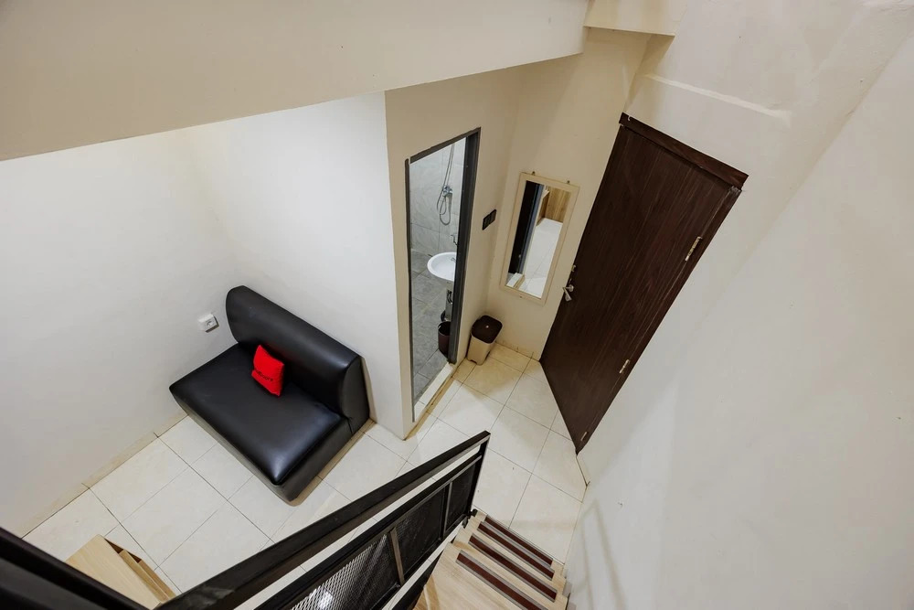 RedDoorz Plus at D San Residence Buah Batu