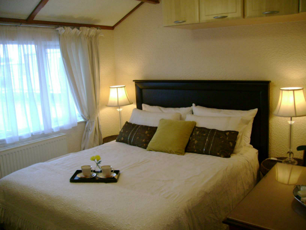 Lake Birds Lodge
