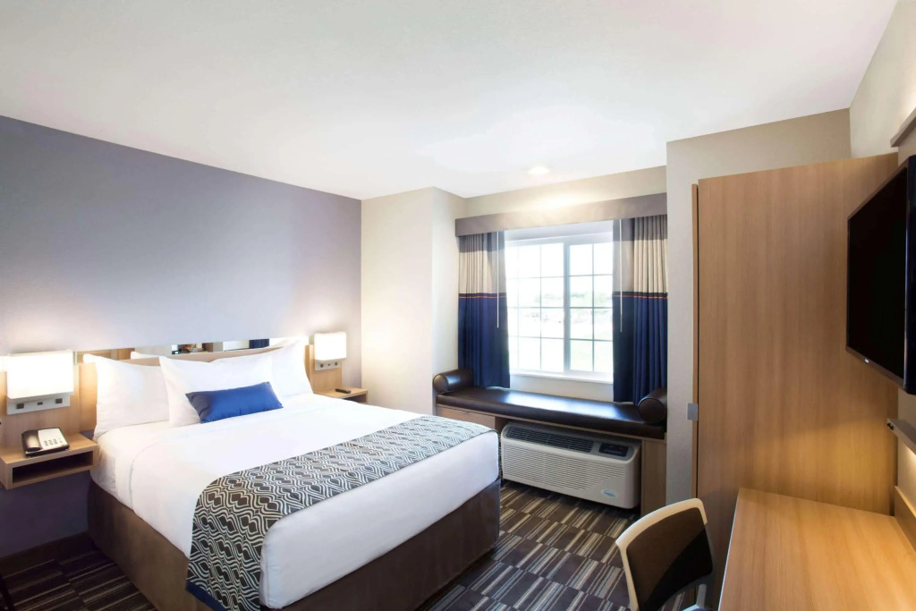 Microtel Inn & Suites By Wyndham Naples Vernal