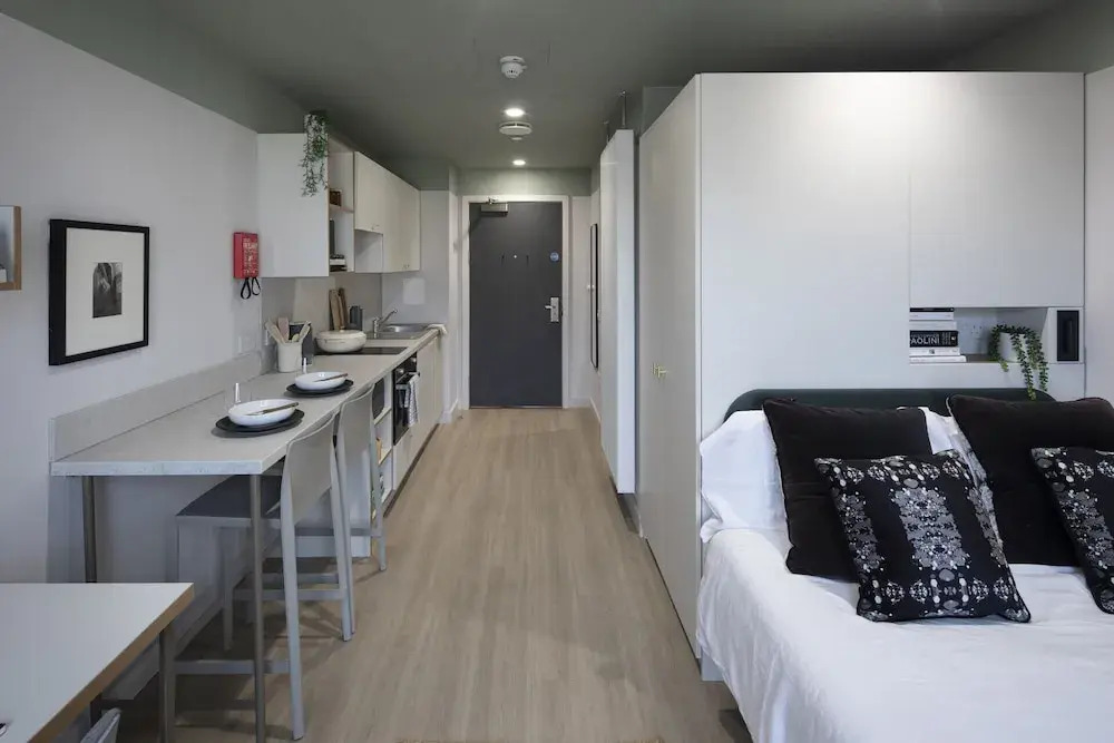 Modern Studios with Kitchen & Ensuite in Central Edinburgh