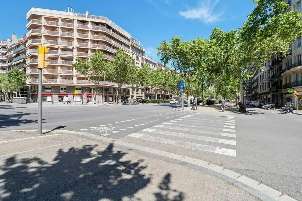 Arc de Triomf Luxury Modern 2-Bedroom 2-Bathroom