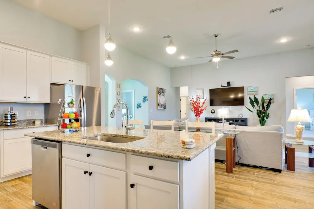 6 Mi to Sirenia Vista: Cape Coral Retreat w/ Grill