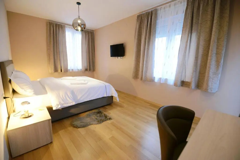 Tonio Rooms