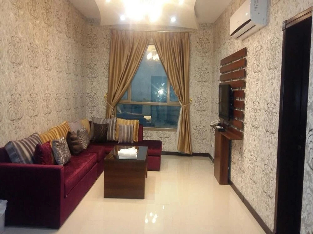 Dana Plaza 1