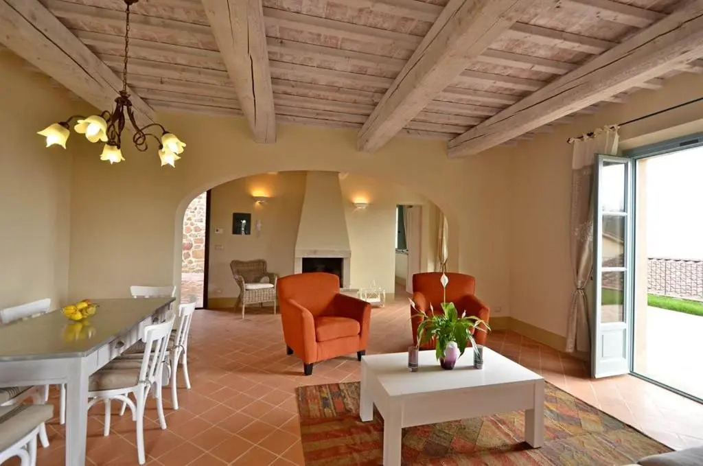 Luxury Resort with swimming pool in the Tuscan countryside, apartments with private outdoor area with panoramic view