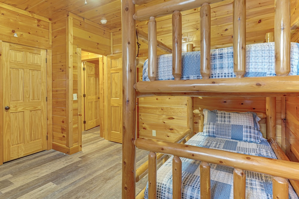 Mtn-view Gem w/ Hot Tub + Game Room in Sevierville