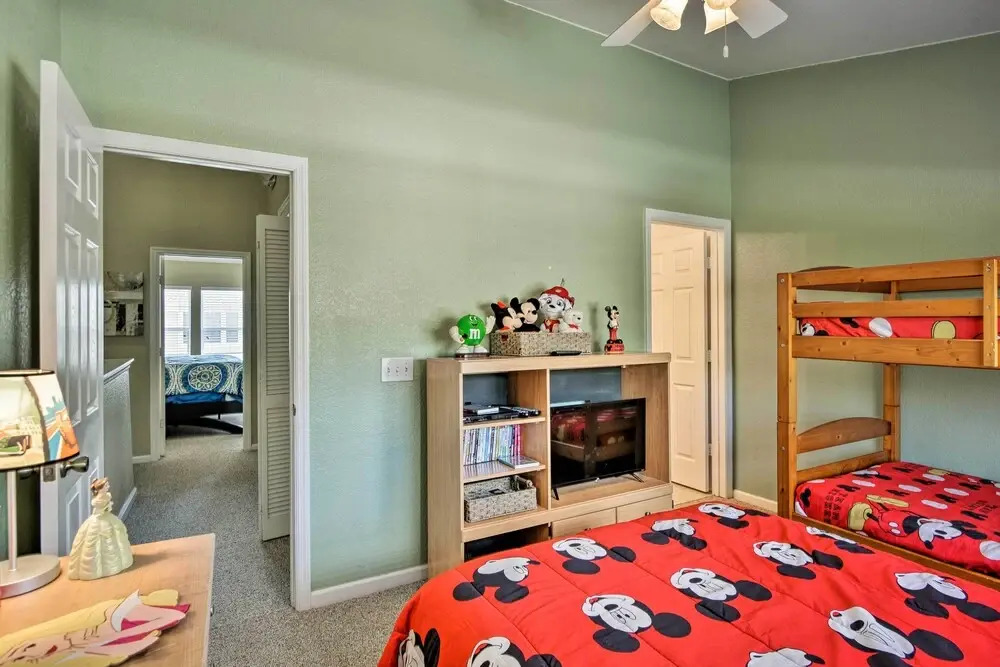 Resort Townhome w/ Splash Pool ~ 7 Mi to Disney!