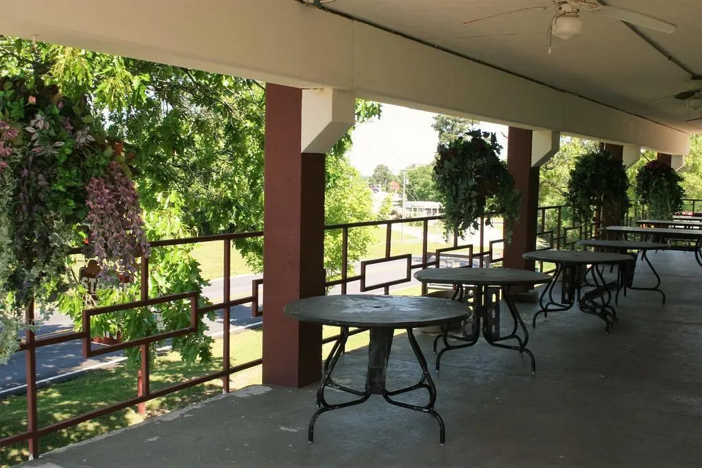 Passion Play Road Inn - Formerly Statue Road Inn