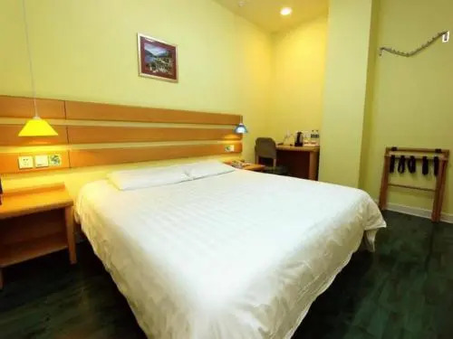 Home Inn - Shenzhen Baoan Xixiang Metro Station