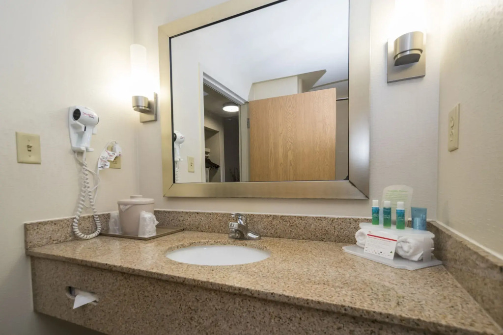 Holiday Inn Express & Suites Vicksburg by IHG