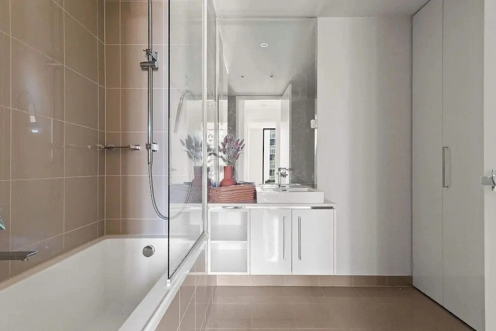A 3BR With City Views Near Queen Victoria Market