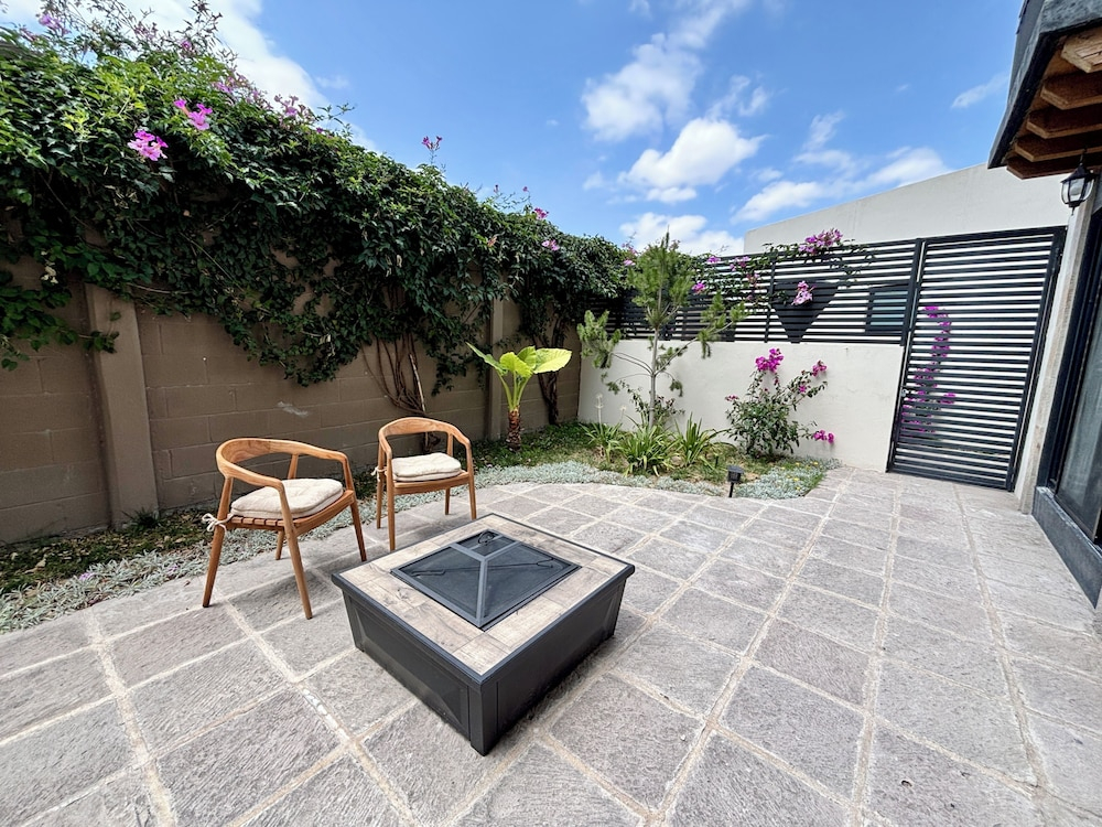 Modern 3BR Pool & Gym in Nueva Escondida