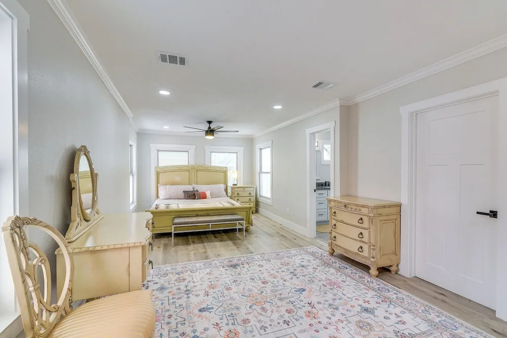 2-unit Houston Getaway Near NRG & Hermann Park
