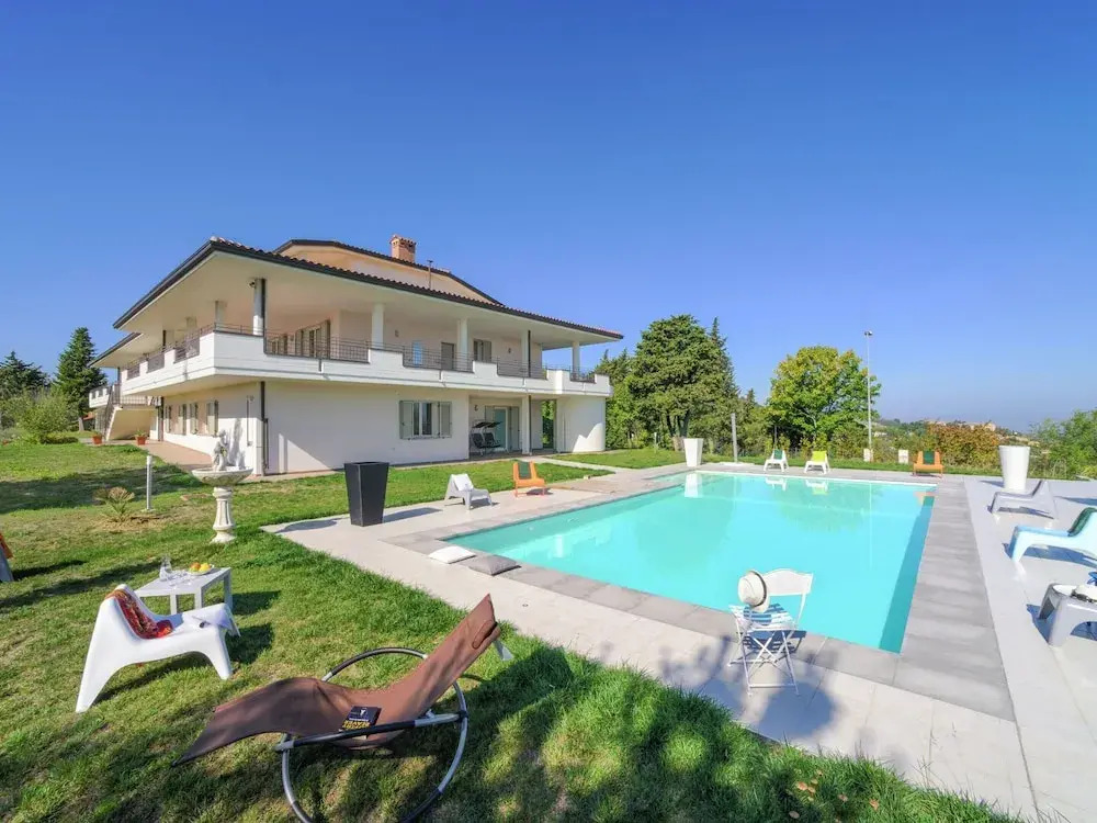 Sunny Stay in Tavullia Hills
