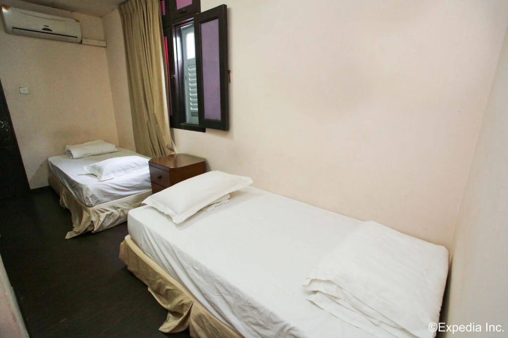 CUBE Family Boutique Capsule Hotel at Chinatown
