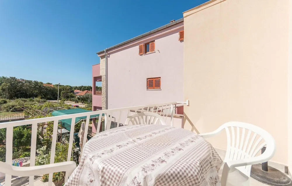 Apartments Mactra