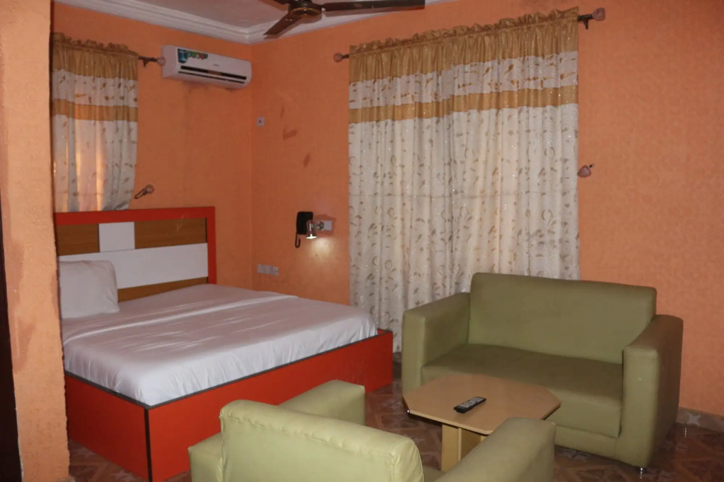Grand Decent Hotel and Suites