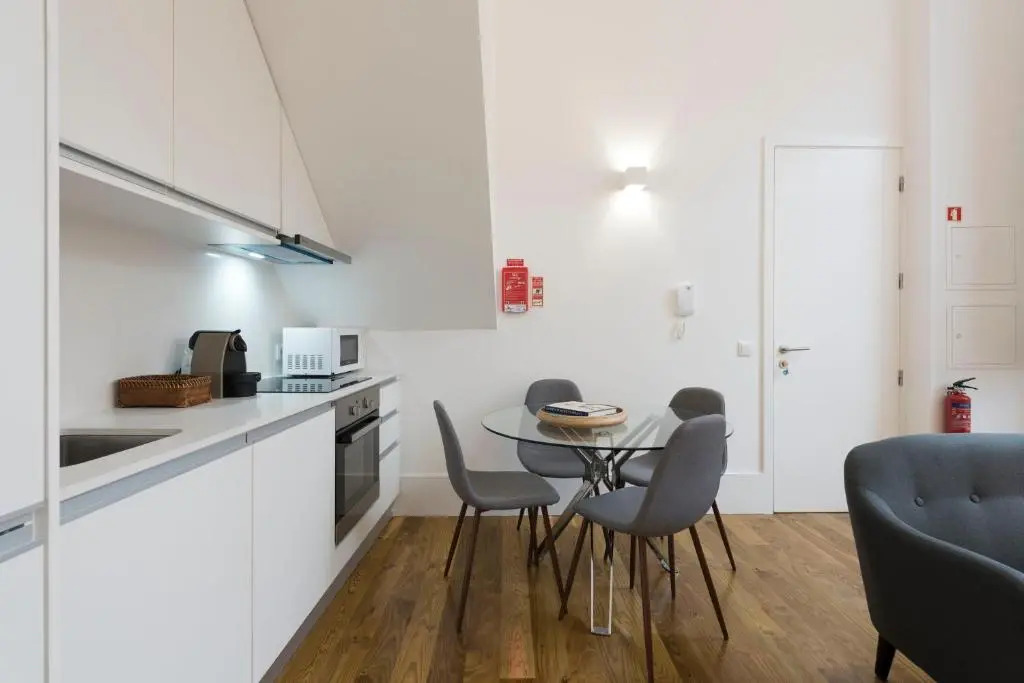 LovelyStay - Cozy Duplex with Patio right off train&metro station