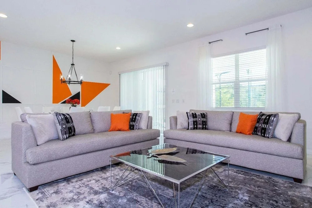 Gorgeous Family Home! Sleeps 28