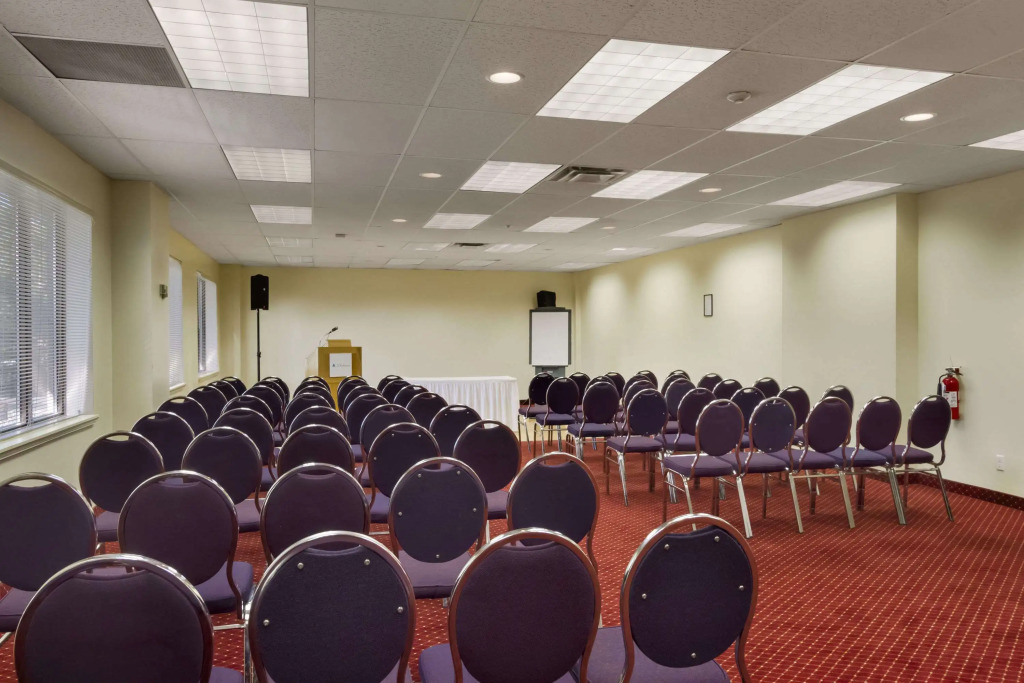 Ramada by Wyndham Belleville Harbourview Conference Center