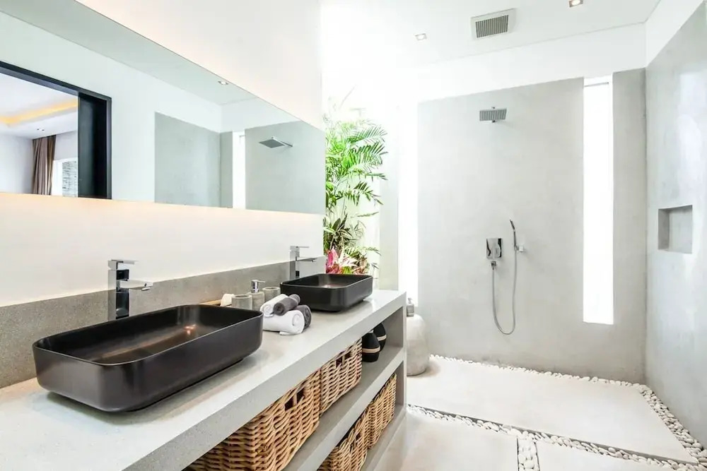Spectacular 4BR Villa, 400m to Beachfront Elegance