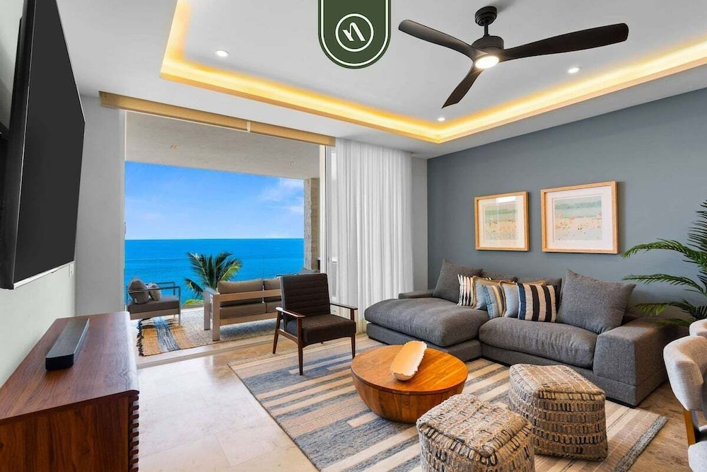 New Stylish 1 BR Condo - Ocean Views - Flex Room