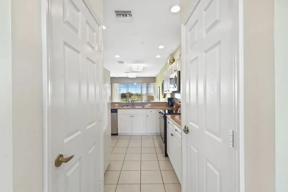 Genoa Vacation Rental: Stylish 2-BR Condo with Golf & Lake Views. Resort-Style Pool, Hot Tub, and Easy Access to Championship Golf. Minutes from Naples Beaches, 5th Avenue S, and Marco Island