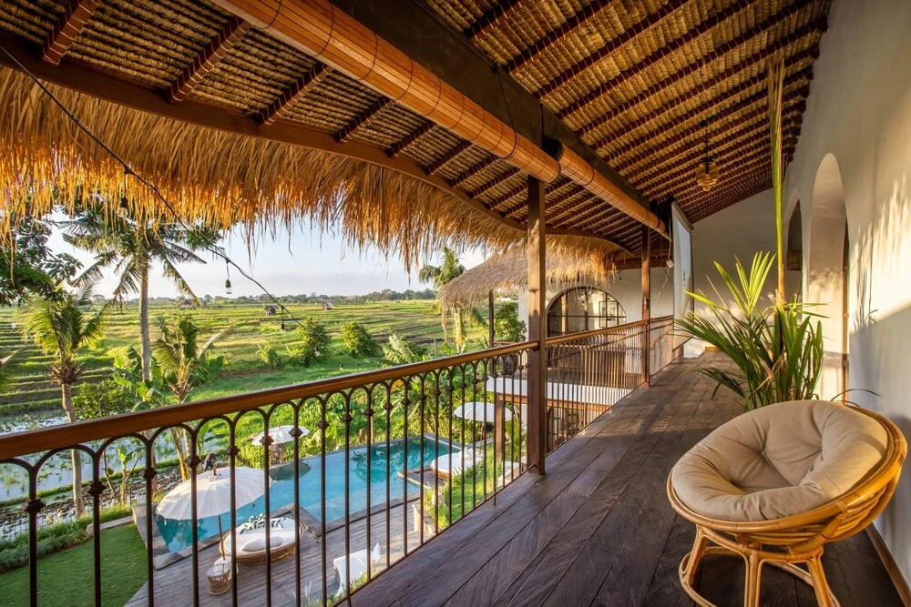Majestic Private Villa, 6 BR, Canggu With Staff