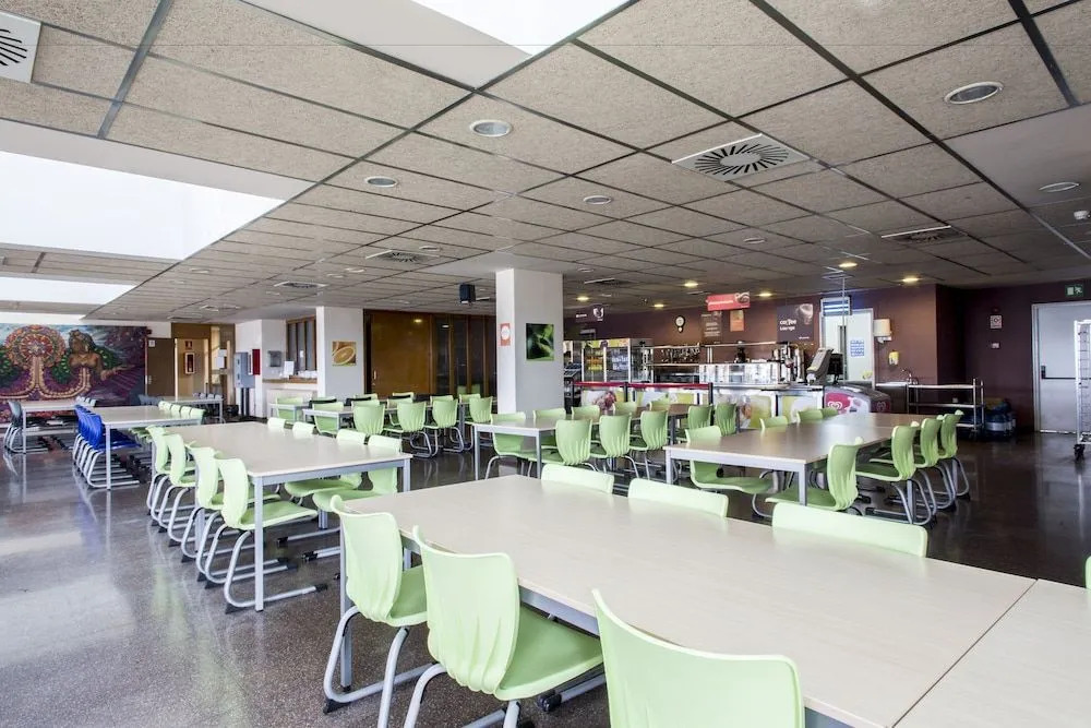Residencia Universitaria Resa Hernán Cortés - Centro Adscrito a REAJ