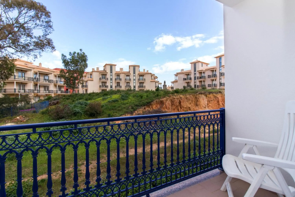 Oura Sunrise II Apartment by Stay-ici, Algarve Holiday Rental