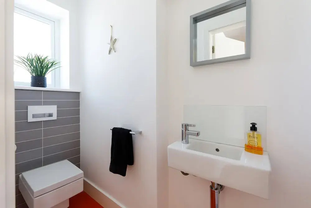 Gorgeous home for 12 - Walk to Beach - Sea View