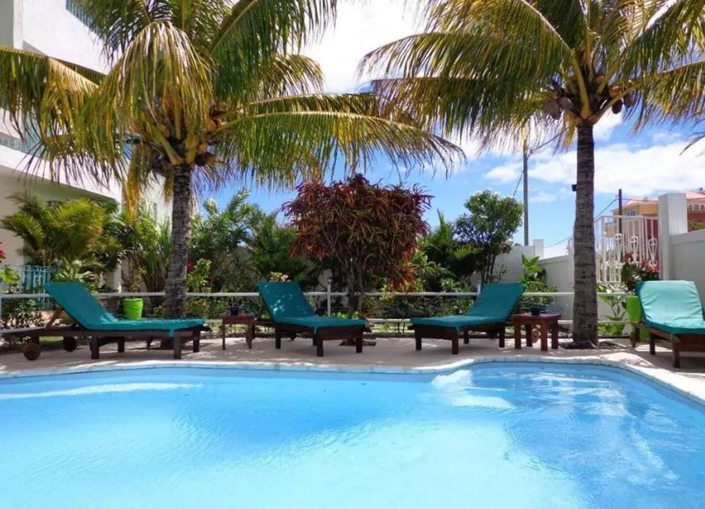 3 bedrooms appartement at Grand Baie 300 m away from the beach with shared pool enclosed garden and wifi