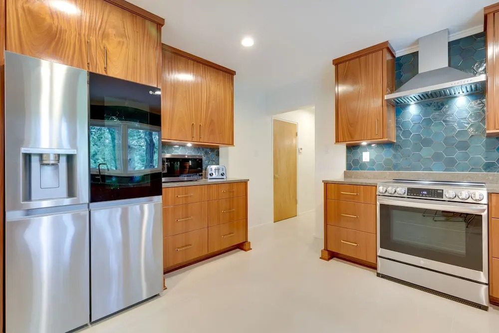 Chic Ocean Springs Vacation Rental Near Downtown!