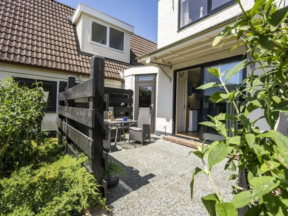 Detached 6 Pers Holiday Home