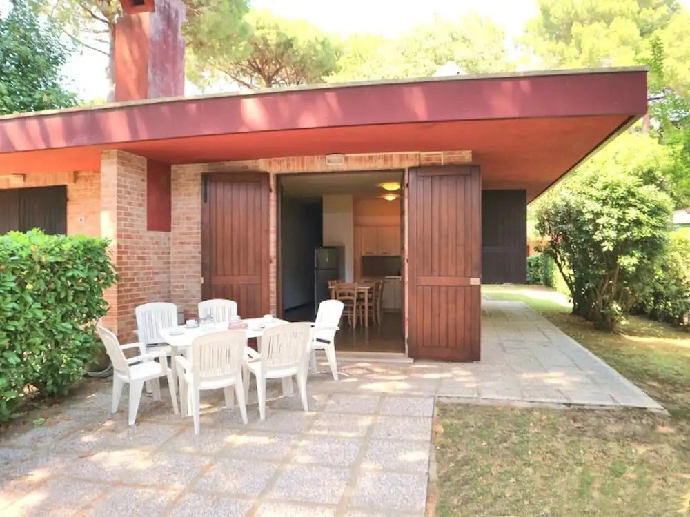 Semi-detached House With Garden