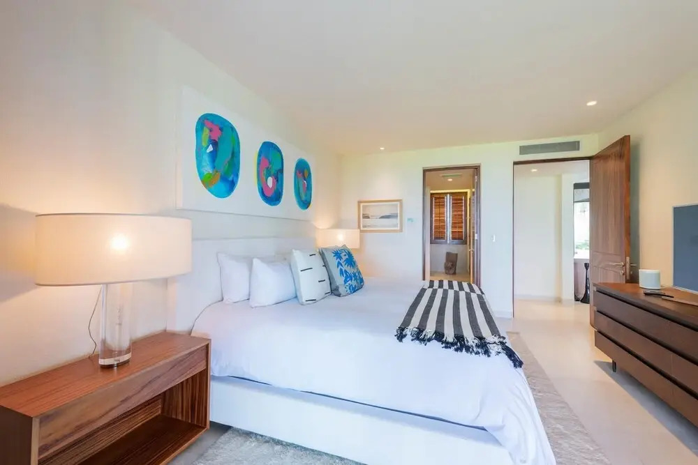 Sunny Vacation Condo 3