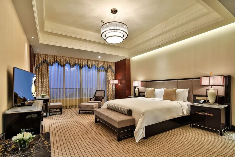 Intercontinental Sancha Lake