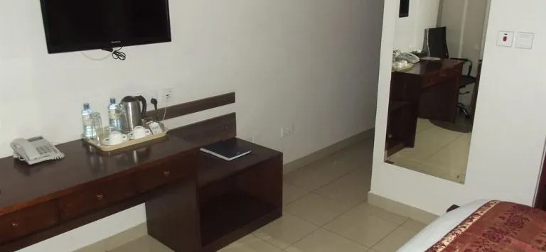 M P Hotel