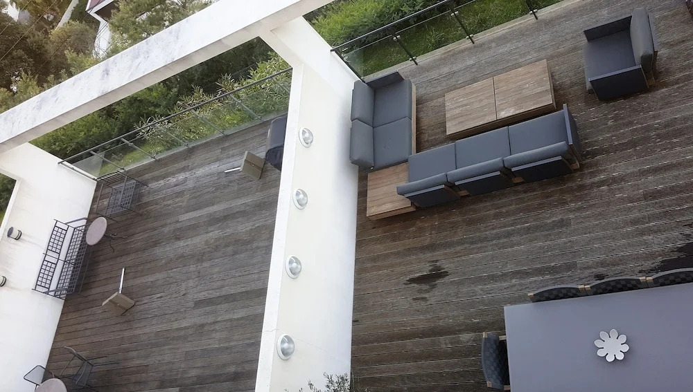 Maison vue panoramique et piscine