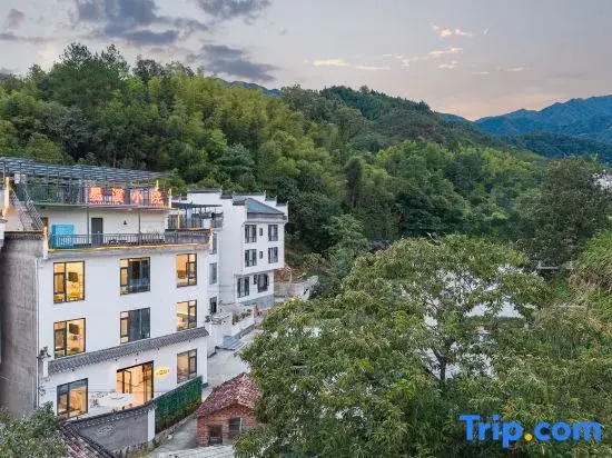 MoxiCourtyard Villa;AccommodationforLeisure andVacationwithMountainViews(WuyuanHualiScenicAreaStore)