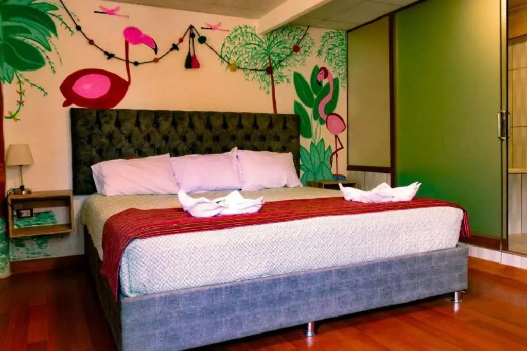 Valle verde, Hostel & camping
