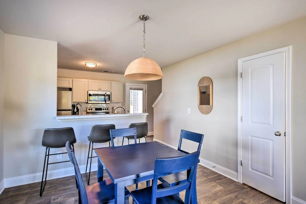 Greer Getaway w/ Smart TV ~ 1 Mi to Dtwn!