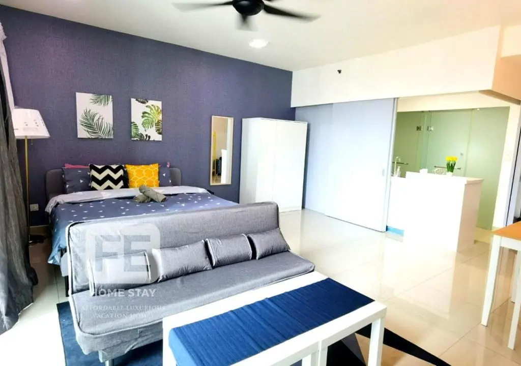 Netflix Wifi Trefoil Homestay Setia Alam FE Studo for 2 pax