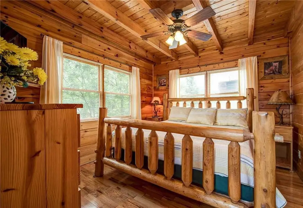 Mountain Seduction 2 Bedroom Mountain View Home with Hot Tub