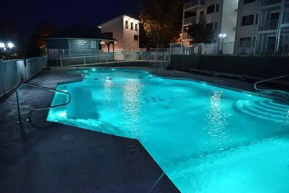 3 Bedroom Osage Beach Condo w/ Pool & Main Channel Views